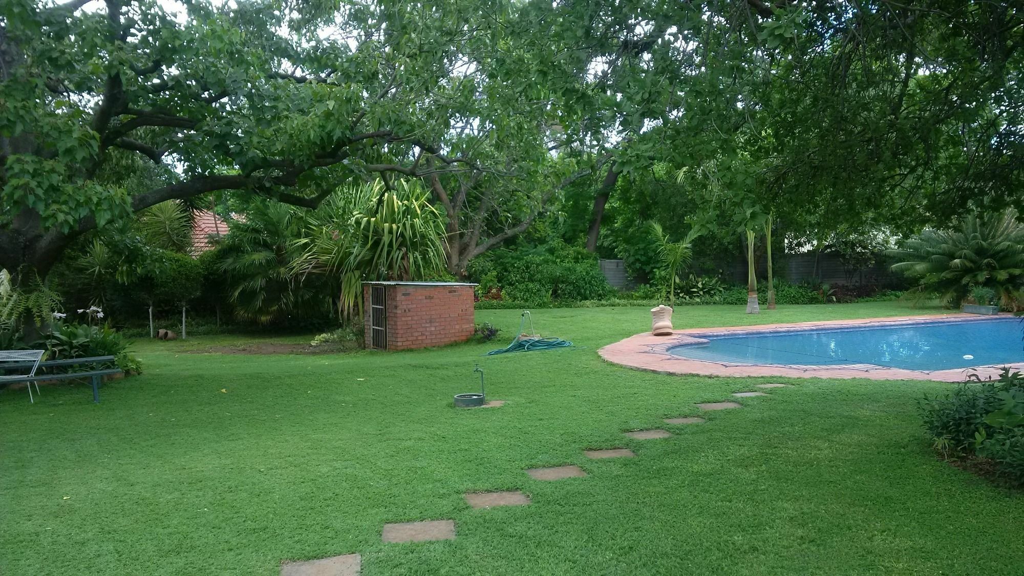 Hotel Hillside Manor Bulawayo Exterior foto